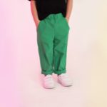 Зеленые штаны с карманами